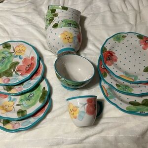 The Pioneer Woman Blue and Red Dinnerware Set